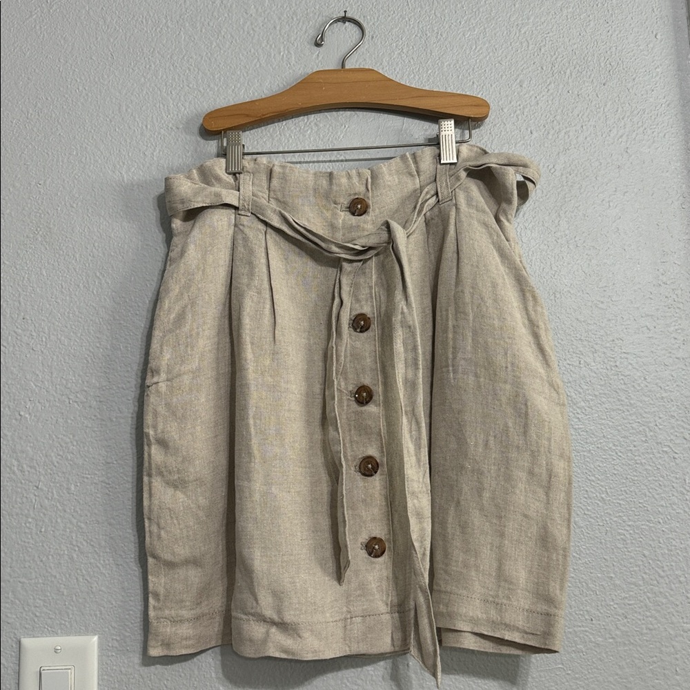 H&M Light Tan Line  Skirt with Belt Size 8 NWT